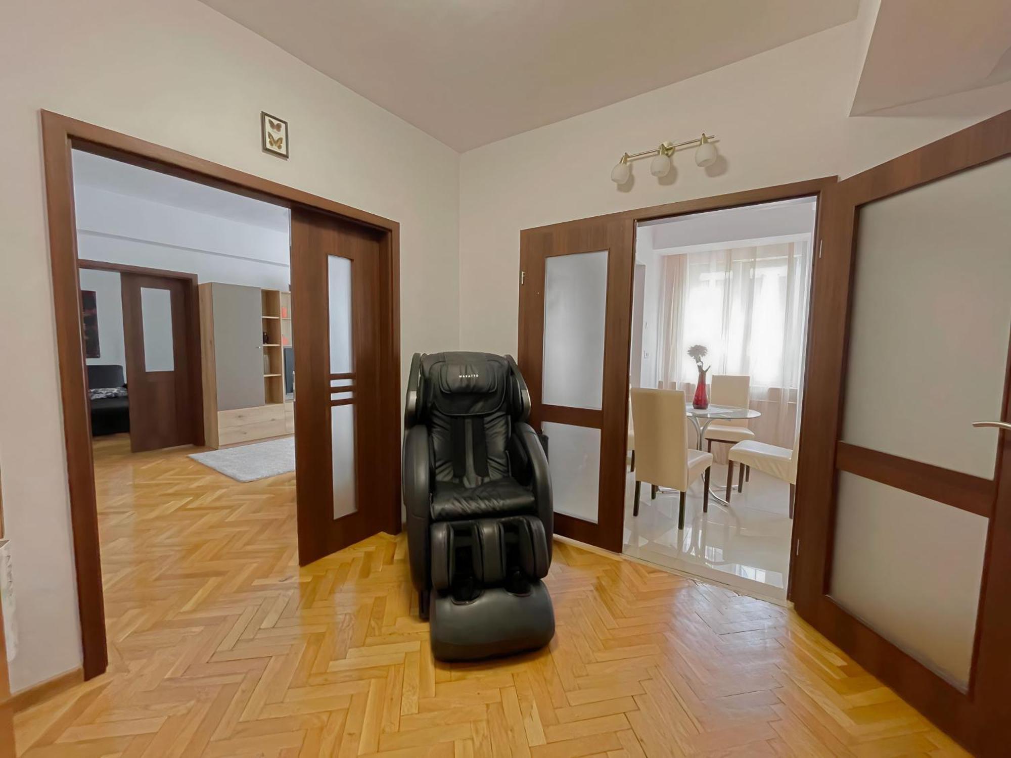 Relax Old Town Apartment Орадя Екстер'єр фото
