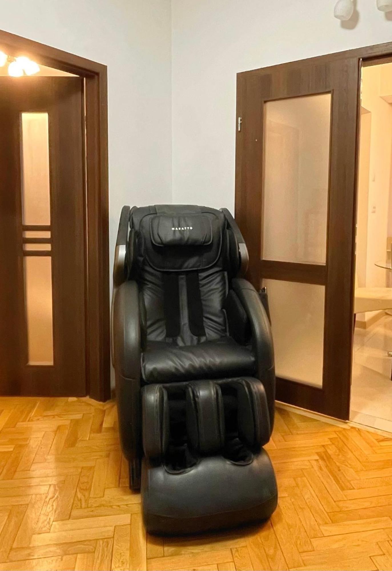 Relax Old Town Apartment Орадя Екстер'єр фото
