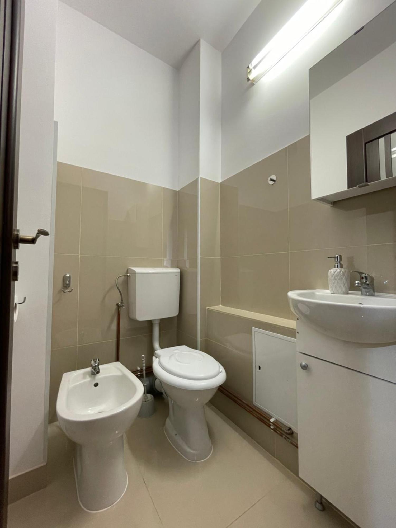 Relax Old Town Apartment Орадя Екстер'єр фото